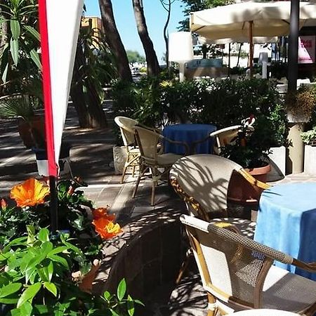 Hotel Adria Misano Adriatico Bagian luar foto